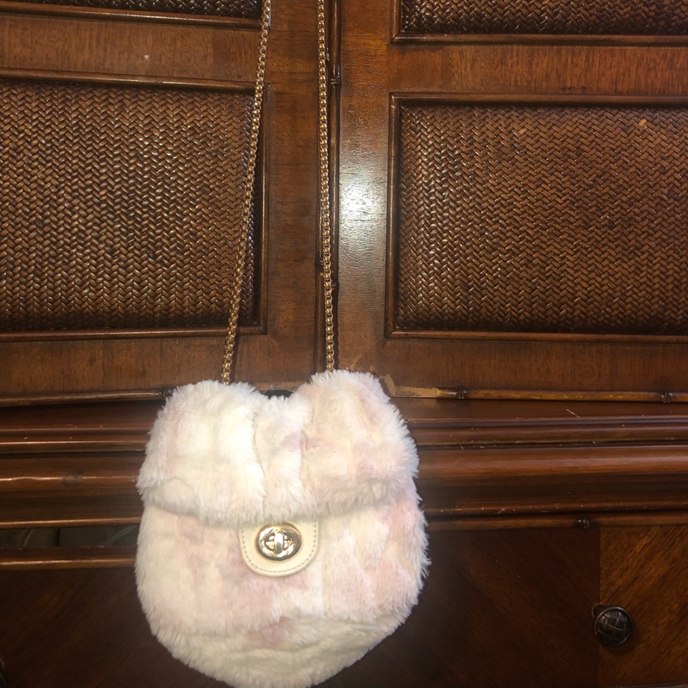 pink & white furry purse